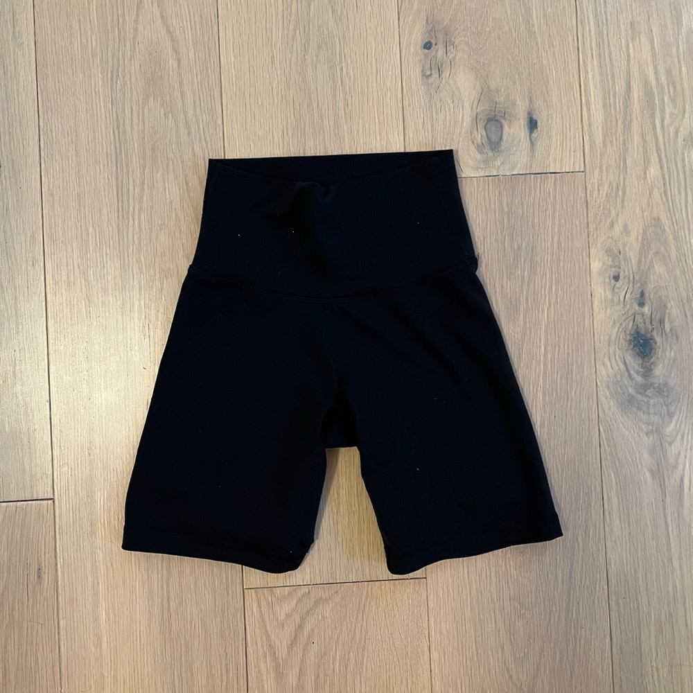 ARITZIA TNALIFE HI RISE BIKER SHORTS